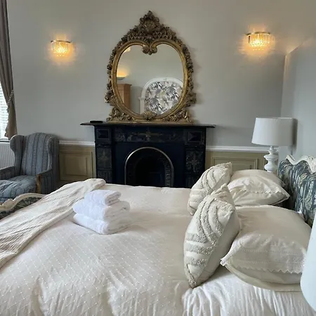 Bed & Breakfast The Old Club